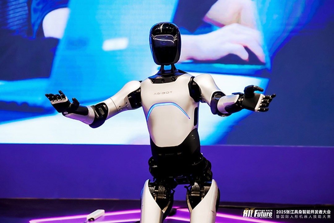 星空官网远征A2成全球首个同时拥有中美欧认证的人形机器人